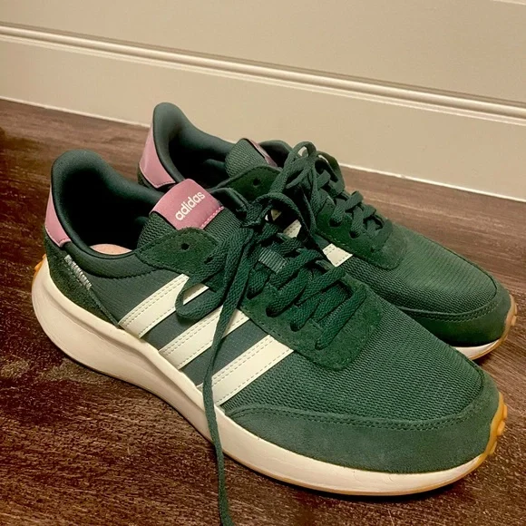 RARE ADIDAS FIND!!! LIKE NEW!!!Classic adidas driver style green with pink - Picture 1 of 15